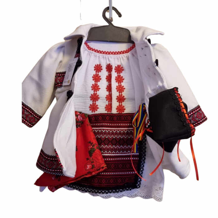 Costum Traditional Fetite Bianca 10