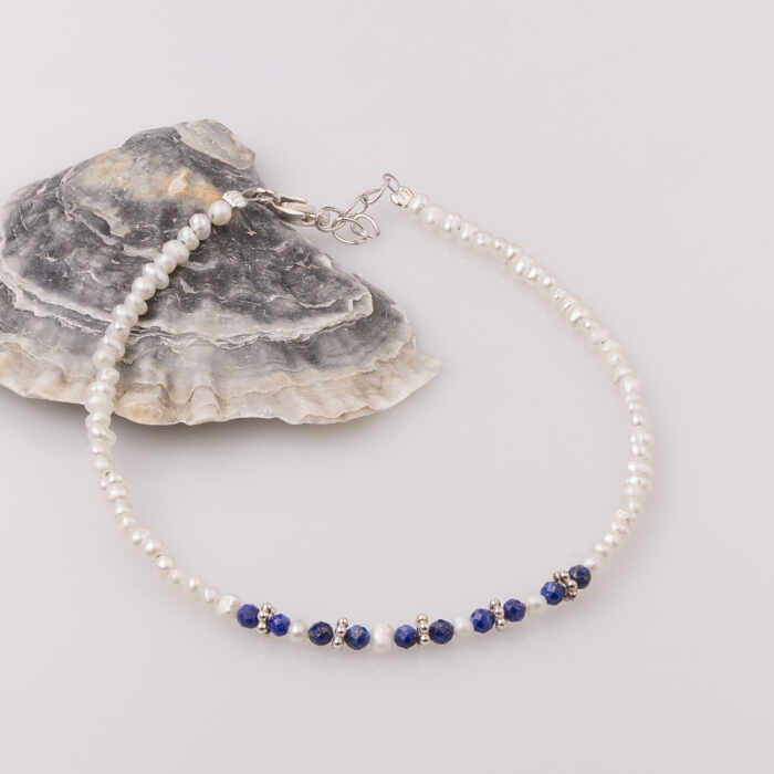 Bratara subtire din perle cu lapis lazuli