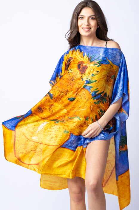Rochie de plaja tip poncho din matase cu stilizare Floarea Soarelui pe fond albastru