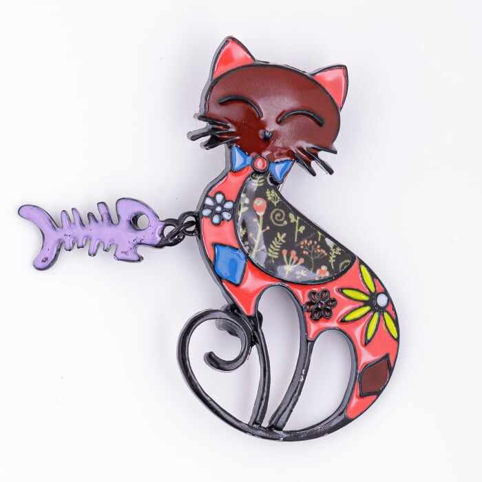 Brosa metalica neagra pisica cu pestisor atarnat la gat, rosu si bordo