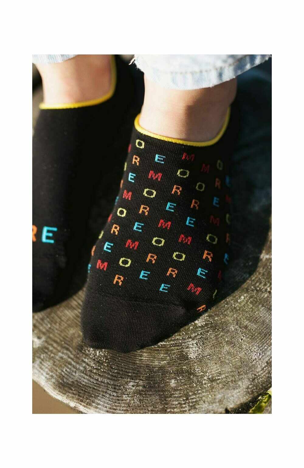 Talpici dama - Sosete dama - din bumbac, cu model asimetric - Happy socks - More S005-006 negru