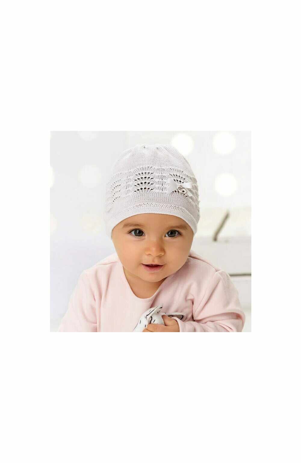 Caciula pentru bebelusi 0-6 luni - AJS 44-012 alb