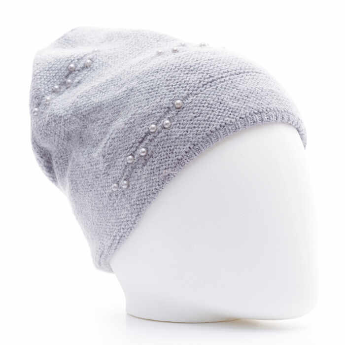Caciula gri model tricotat cu perle fine aplicate, dublata in interior
