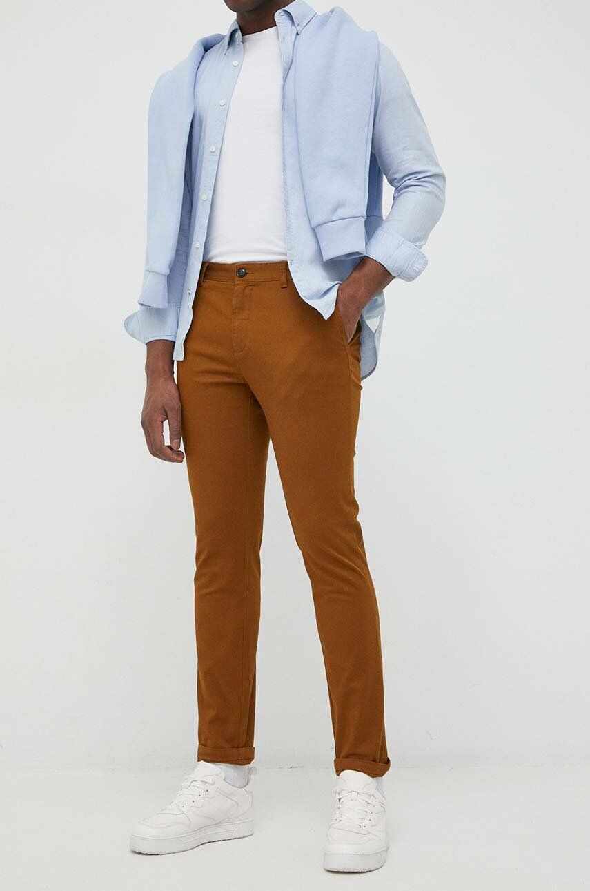 Sisley pantaloni barbati, culoarea maro, mulata