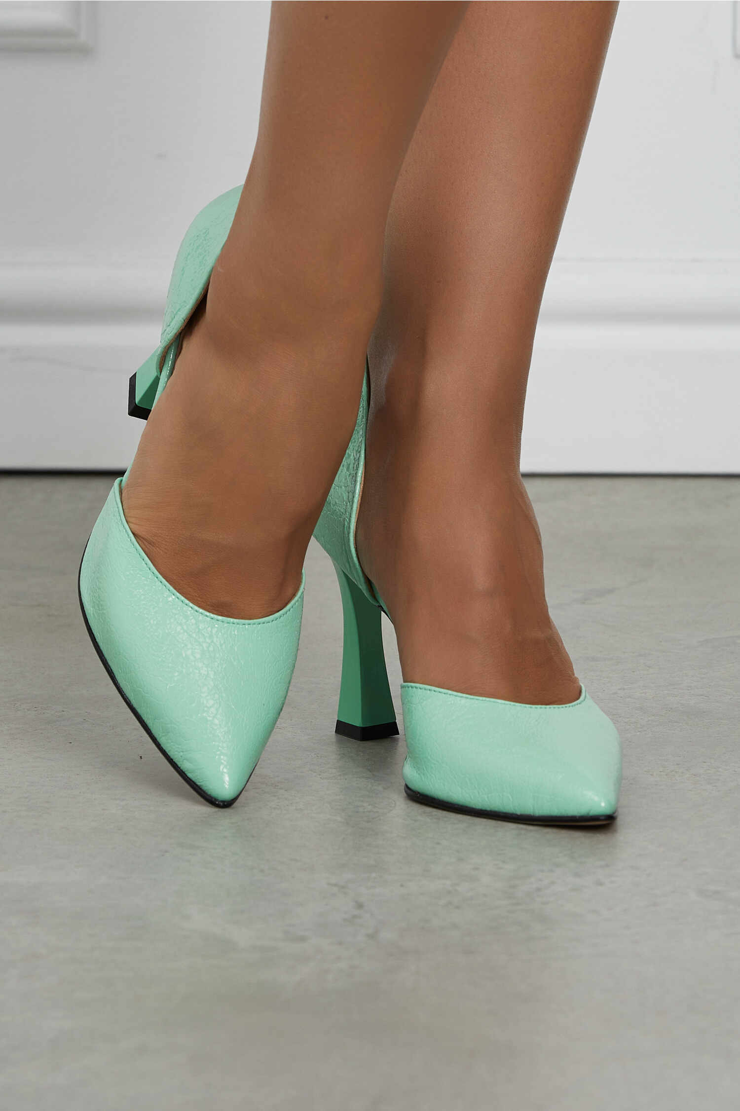 Pantofi Selena verde deschis din piele lacuita