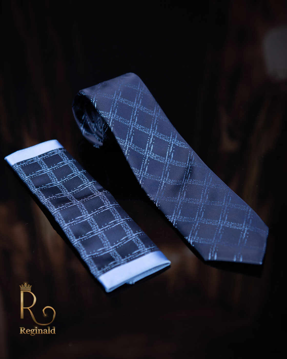 Cravata cu batista, bleumarin in carouri - CV537