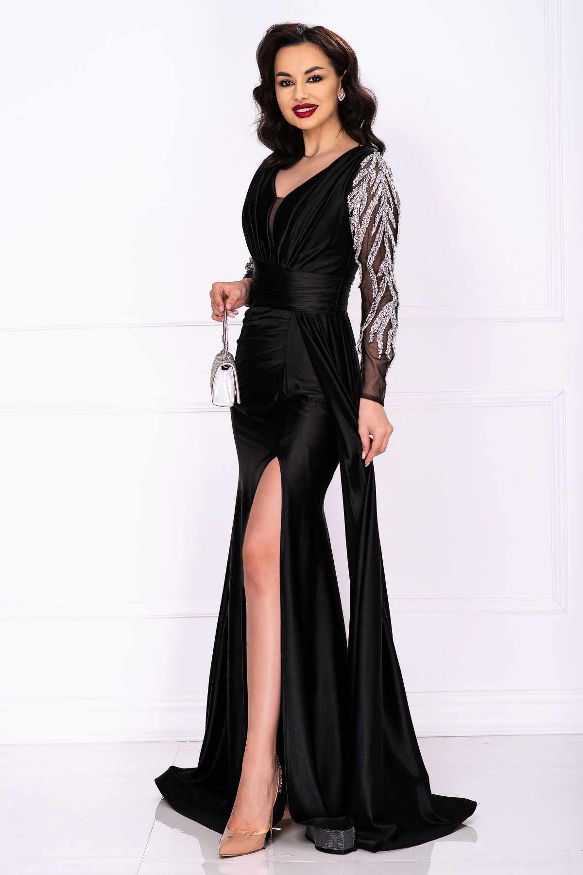 Rochie de lux Harmony lunga neagra cu strassuri si trena pe o parte