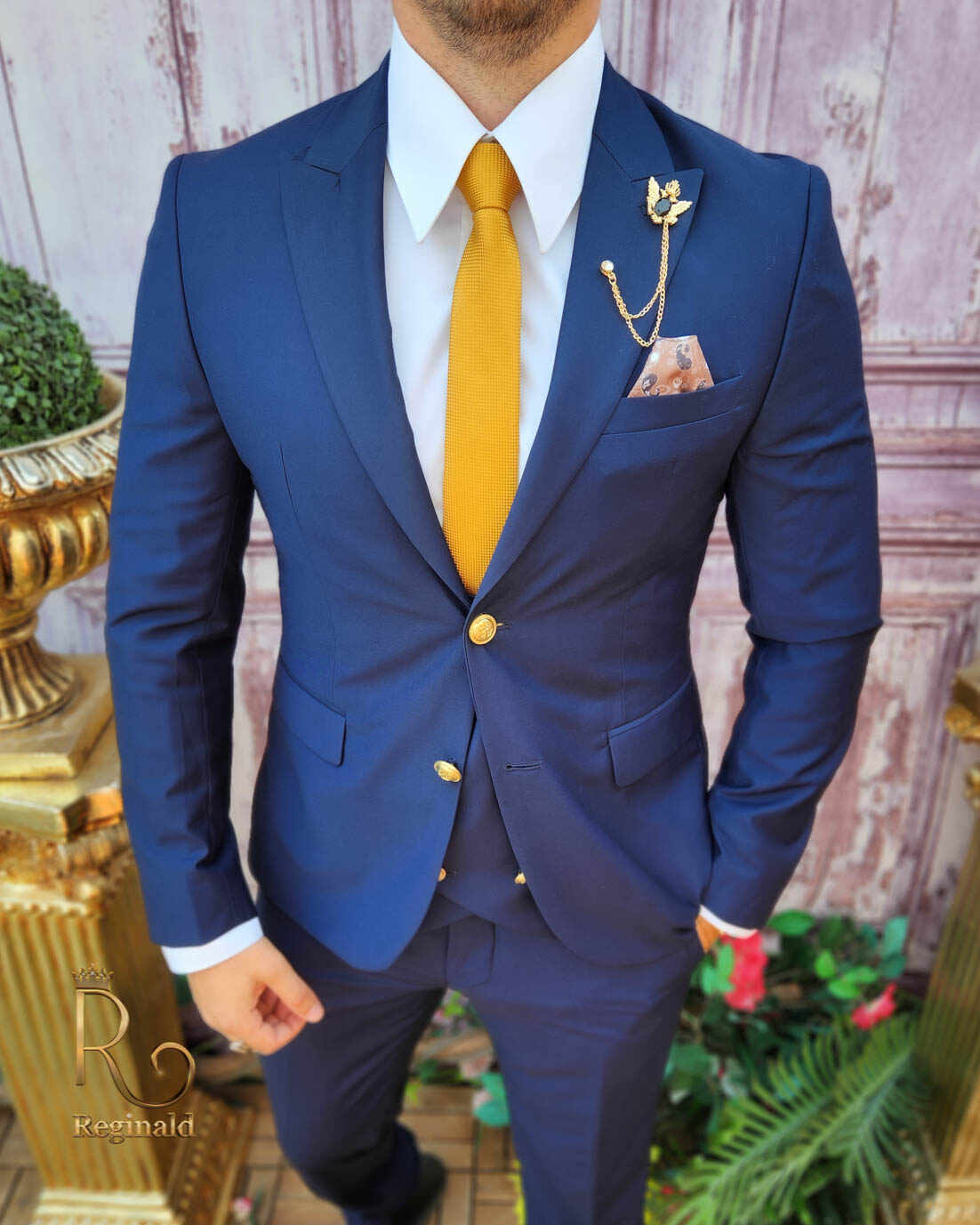 Costum bleumarin cu butoni aurii: Sacou, Vesta si Pantalon - C3872