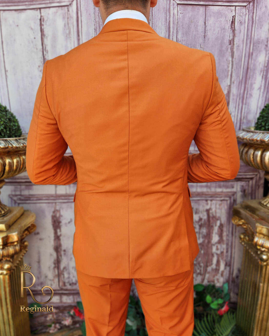 Costum portocaliu cu butoni aurii: Sacou, Vesta si Pantalon - C3871