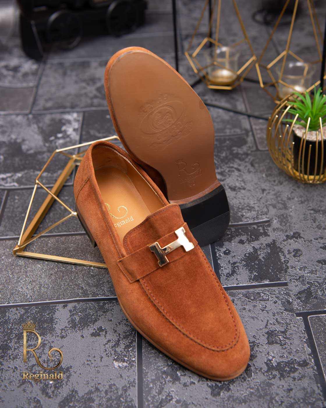 Pantofi Loafers de barbati din piele naturala intoarsa, maro, accesoriu auriu - P1378