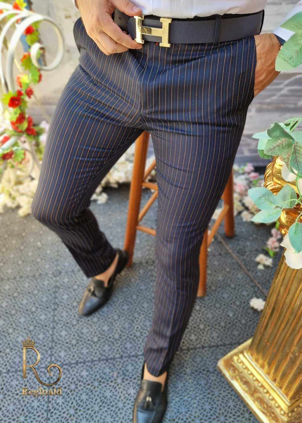 Pantaloni de barbati bleumarin in dungi aurii,croiala slim-fit, conici si elastici - PN545