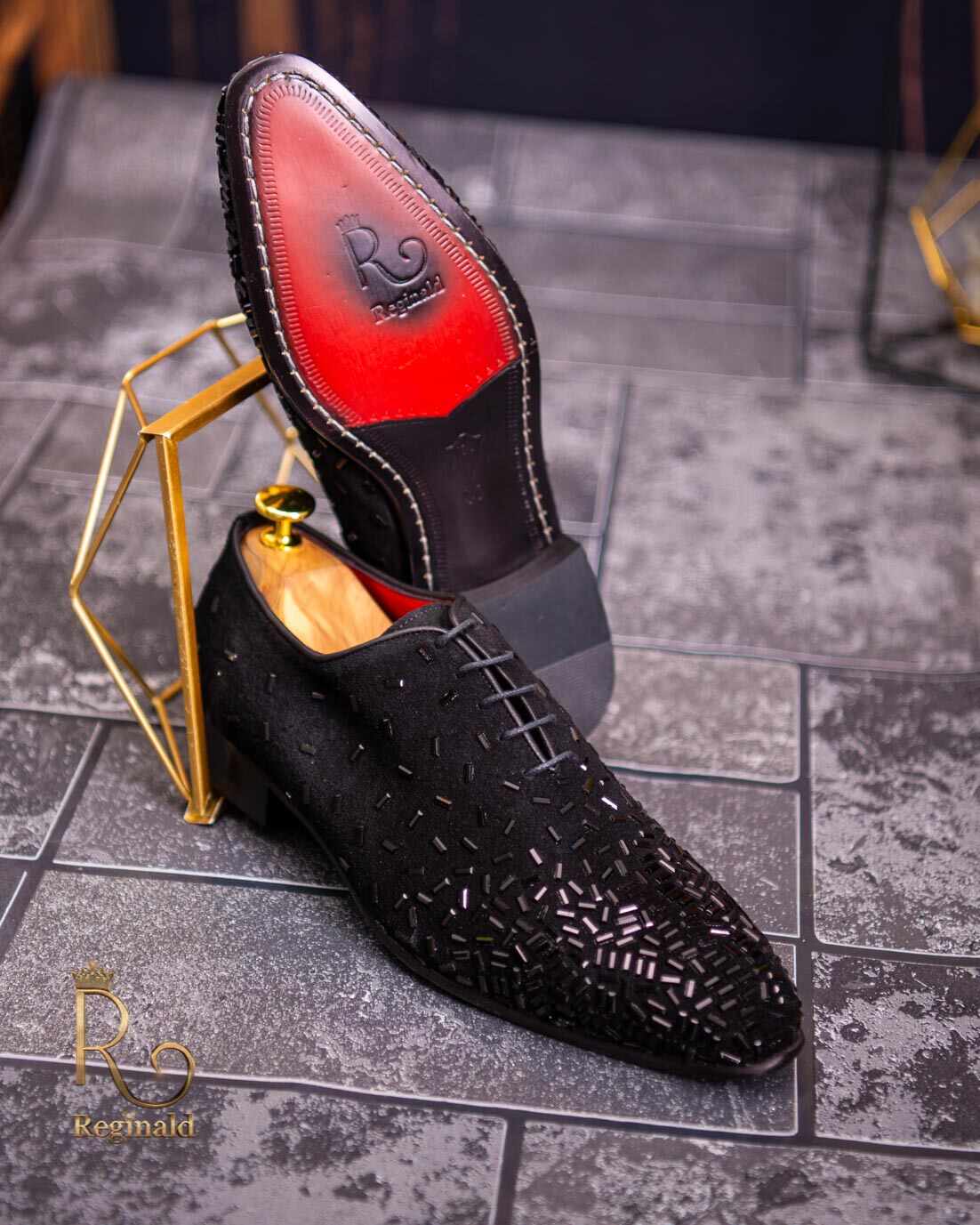 Pantofi cu siret barbatesti, negri din piele naturala, cu strasuri- P1726