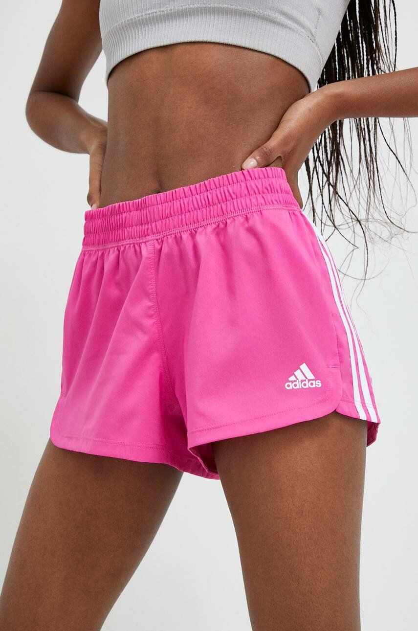adidas Performance pantaloni scurți de antrenament Pacer culoarea roz, cu imprimeu, medium waist