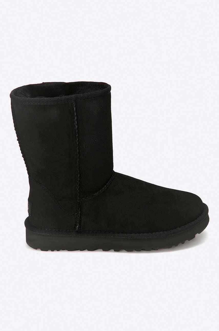 UGG cizme de zăpadă Classic Short II femei, culoarea: negru, cu toc plat, model căptușit 1016223.BLK