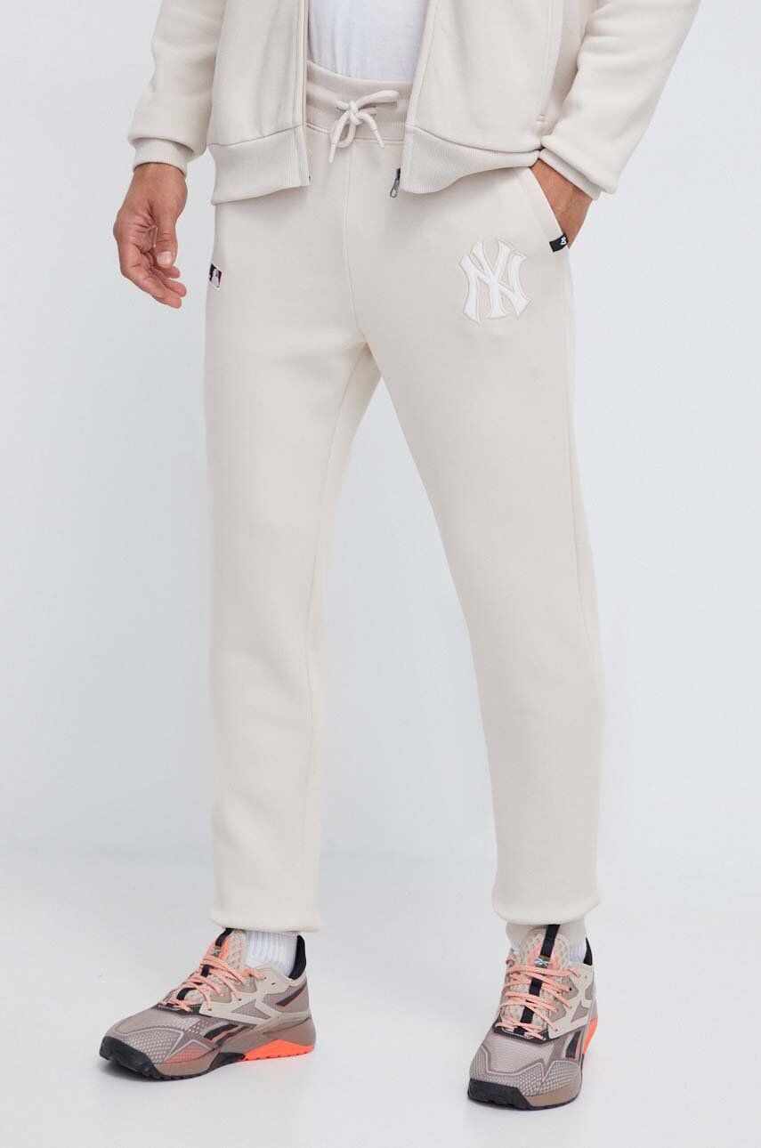 47brand pantaloni de trening MLB New York Yankees culoarea bej, cu imprimeu