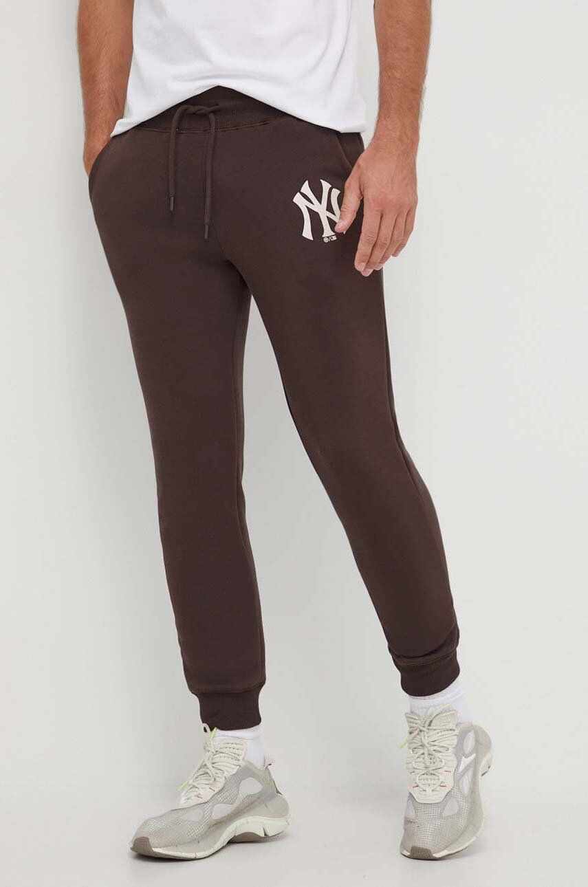 47brand pantaloni de trening MLB New York Yankees culoarea maro, cu imprimeu