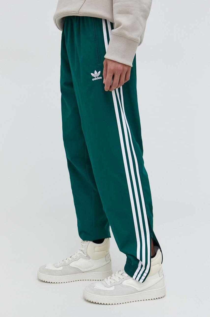adidas Originals pantaloni de trening Adicolor Woven Firebird Track Top culoarea verde, cu imprimeu, IT2497