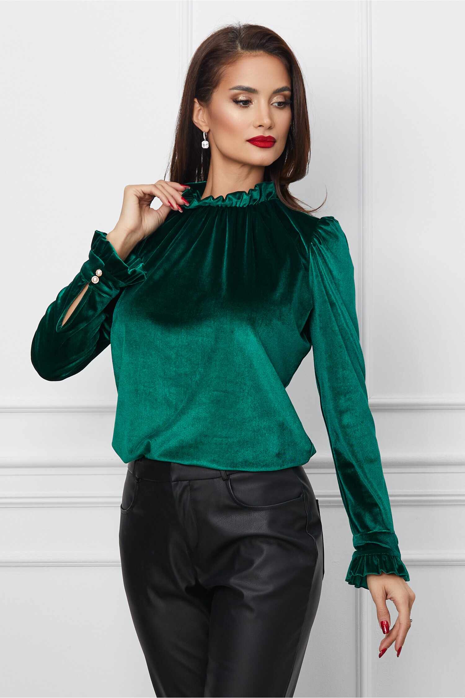 Bluza Dy Fashion verde din catifea cu guler incretit