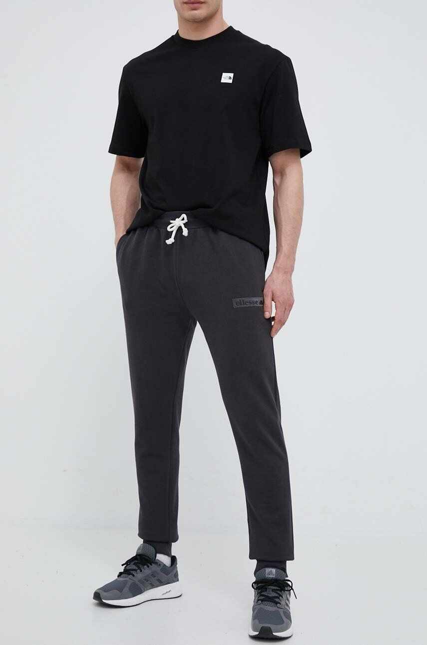 Ellesse pantaloni de trening culoarea gri, cu imprimeu SHR17563-BLACK