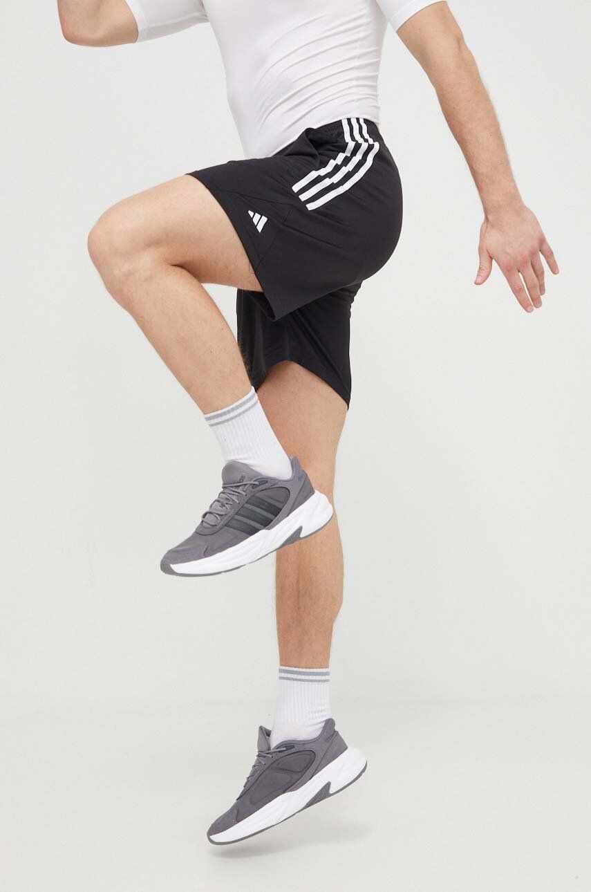 adidas Performance pantaloni scurți de antrenament culoarea negru