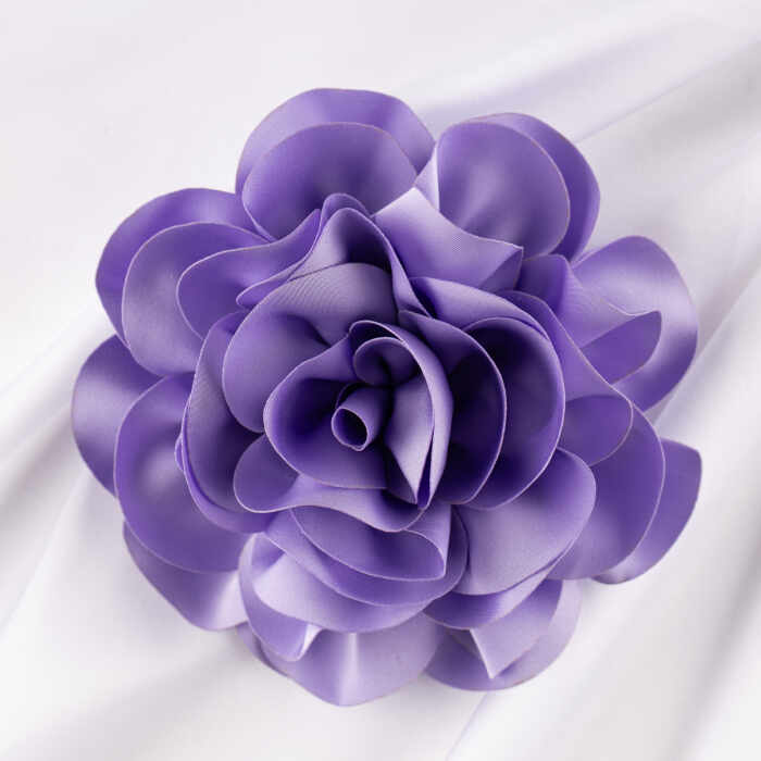 Brosa floare lila satinata cu diamtetru de 15 cm, cu clips pentru par