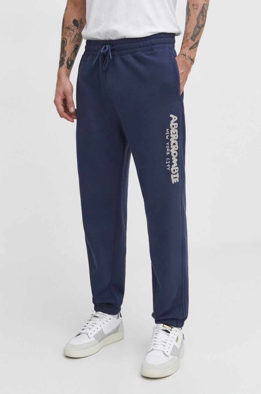 Abercrombie & Fitch pantaloni de trening culoarea albastru marin, cu imprimeu