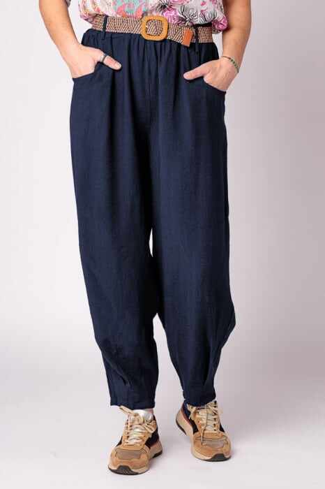 Pantaloni bleumarin, masura mare, cu curea, din vascoza