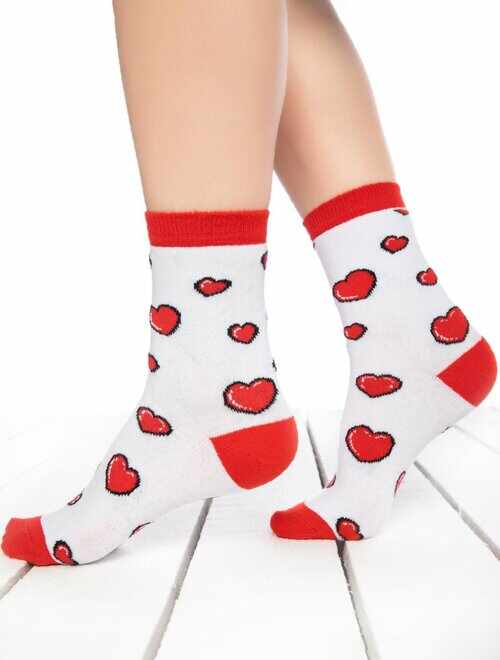 Sosete albe cu inimioare rosii Socks Concept SC-1803