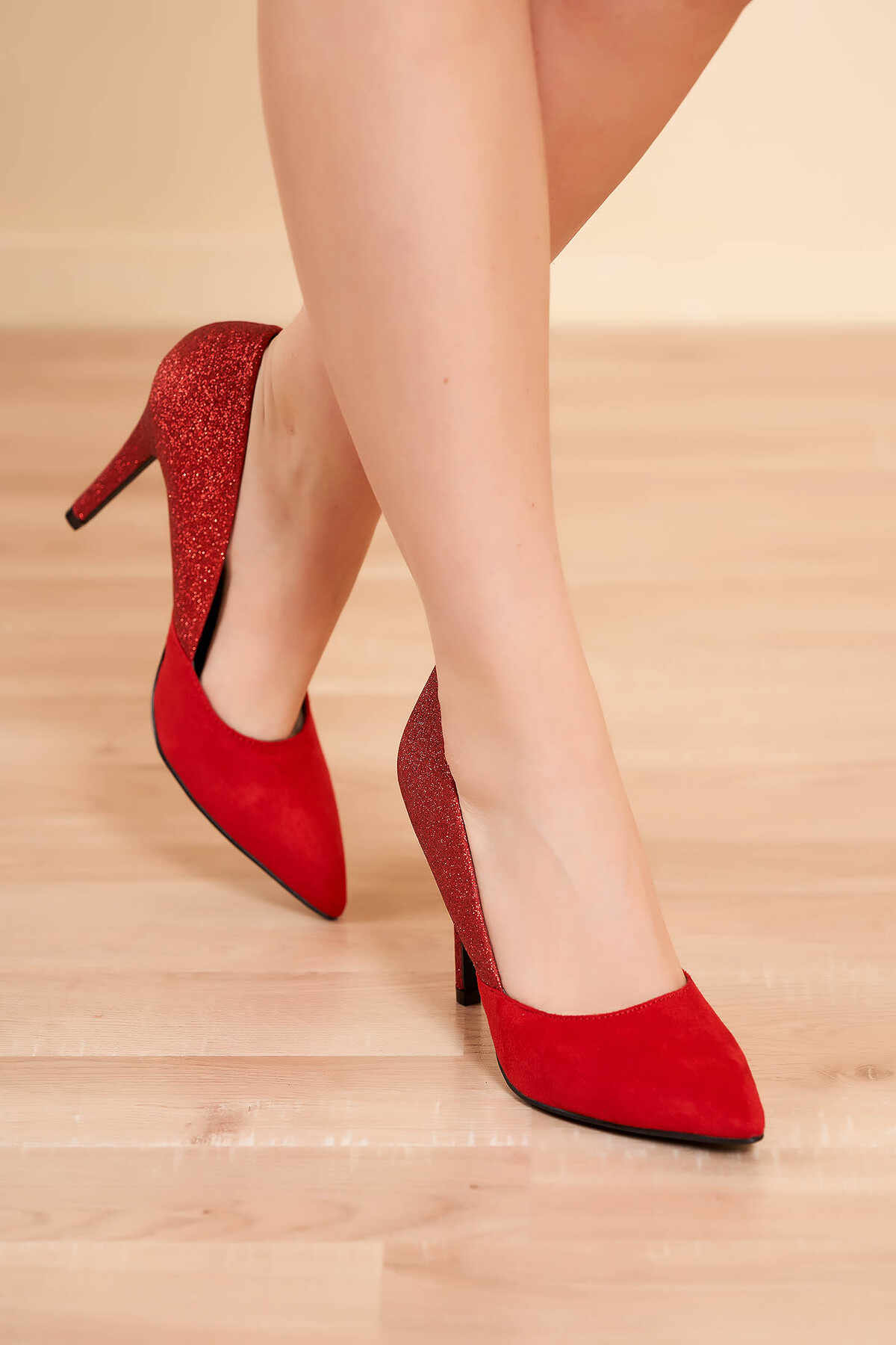 Pantofi rosu elegant din piele ecologica cu toc inalt si aplicatii cu sclipici