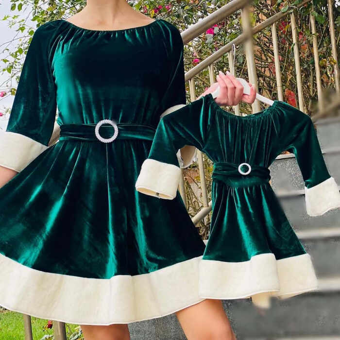 Set Mama si Fiica Rochii de Craciun - Varianta Verde rochie mama si fiica