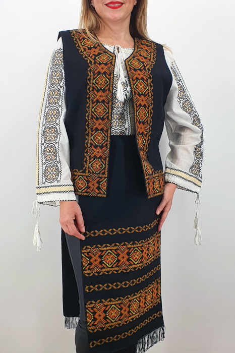 Costum Traditional Vesta si 2 Fote brodate cu model traditional 5