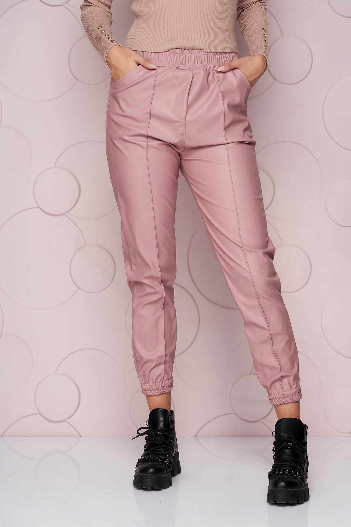 Pantaloni SunShine roz lunga cu croi larg si talie normala din material din piele ecologica elastica si buzunare laterale