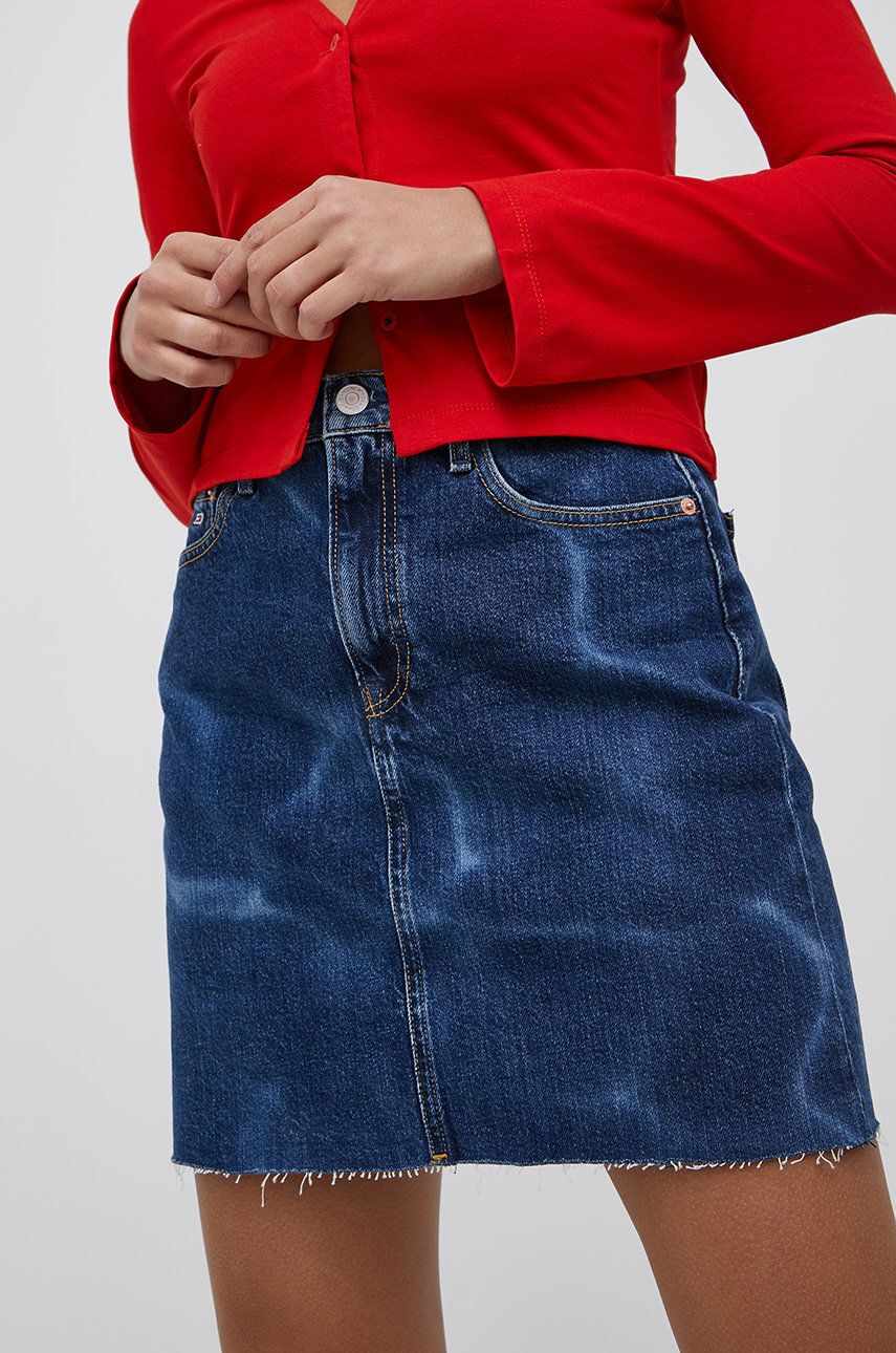 Tommy Jeans fusta jeans culoarea albastru marin, mini, drept