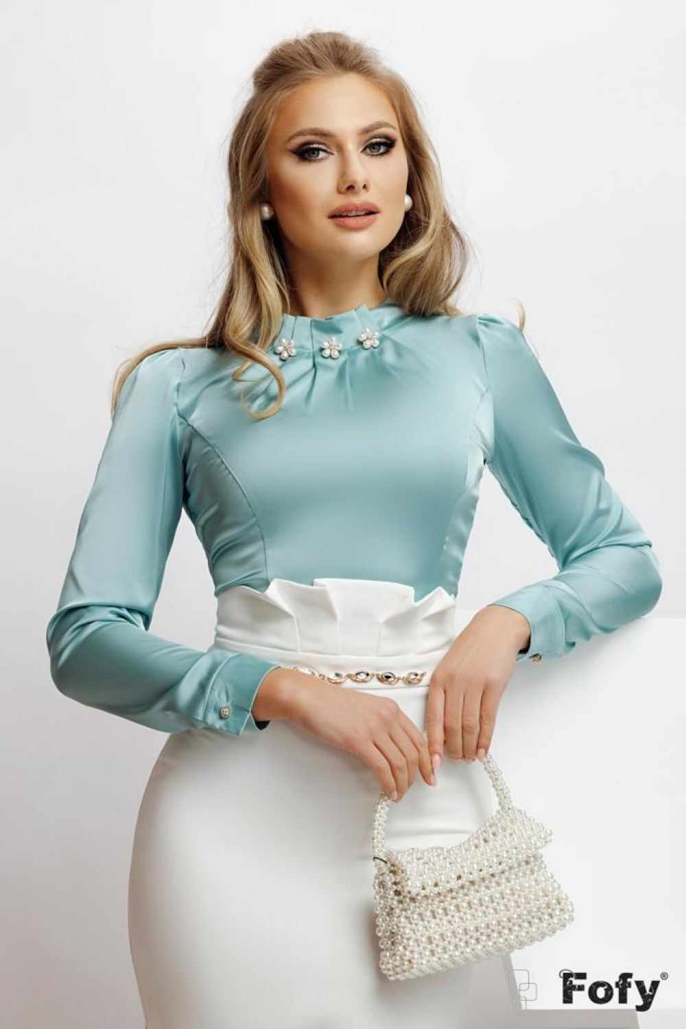 Bluza Fofy dama turquoise cu pliuri si aplicatii premium de perle si strassuri