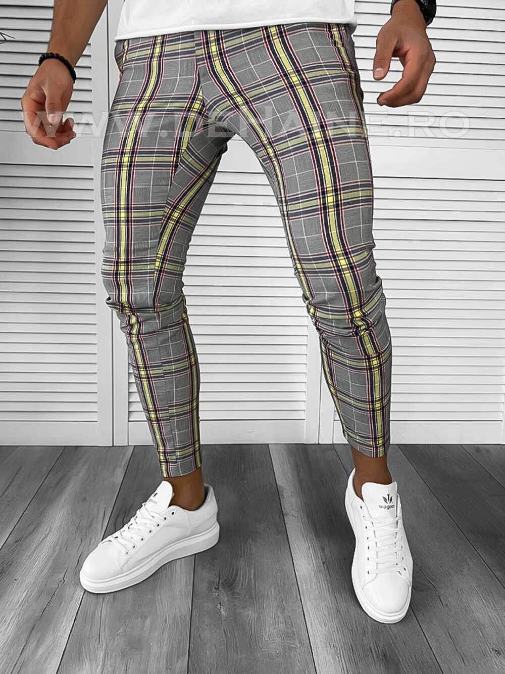 Pantaloni barbati casual regular fit in carouri B7885