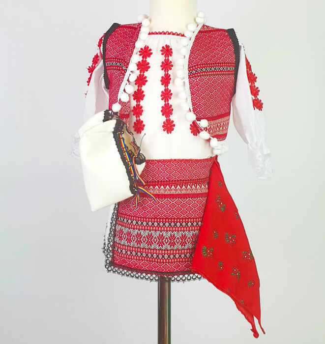 Costum Traditional Fetite Catalina 4