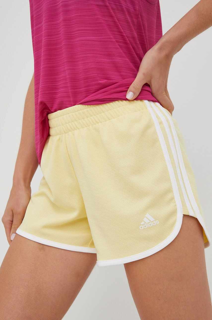 adidas Performance pantaloni scurți de alergare Marathon 20 femei, culoarea galben, cu imprimeu, medium waist