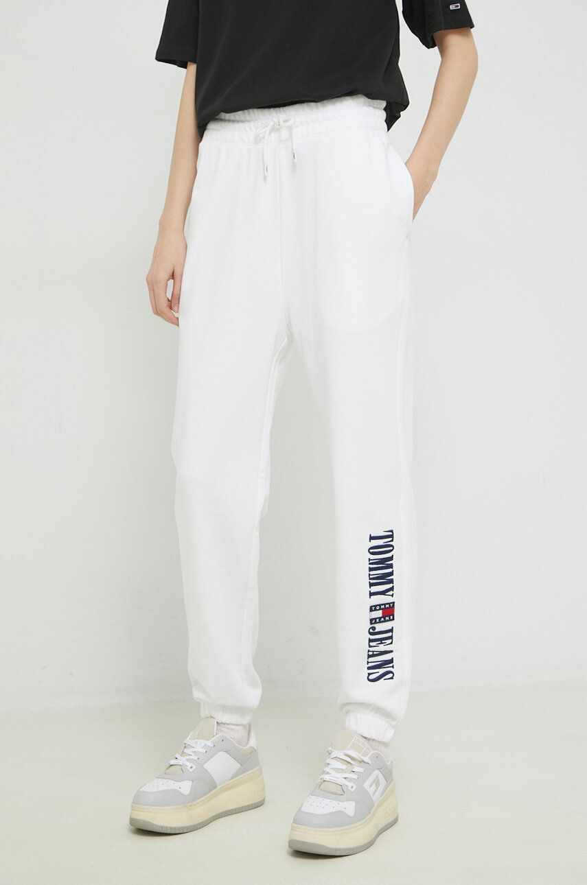 Tommy Jeans pantaloni de trening culoarea alb, cu imprimeu